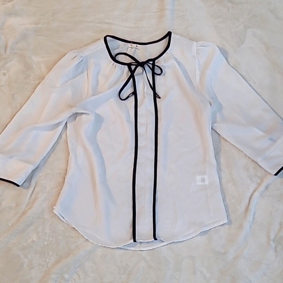 Set of 2 White Blouses with Black Details - Picture 3 of 4